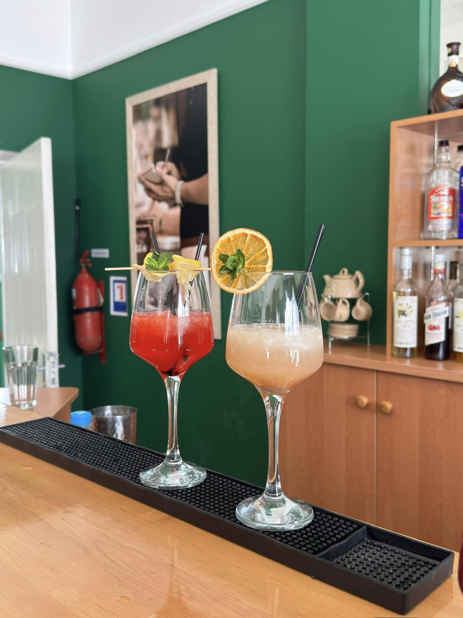 Кухар. Офіціант. Бармен. 