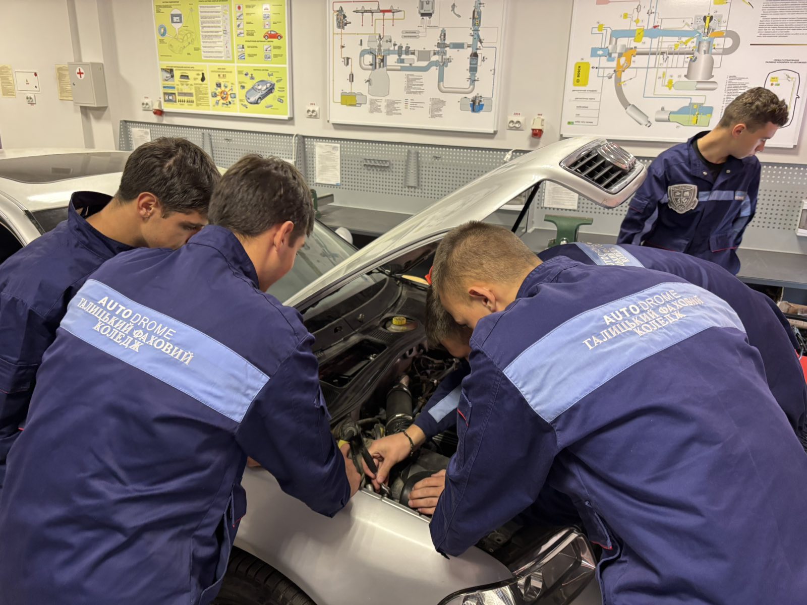 Майстер з діагностики та налагодження електронного устаткування автомобільних засобів